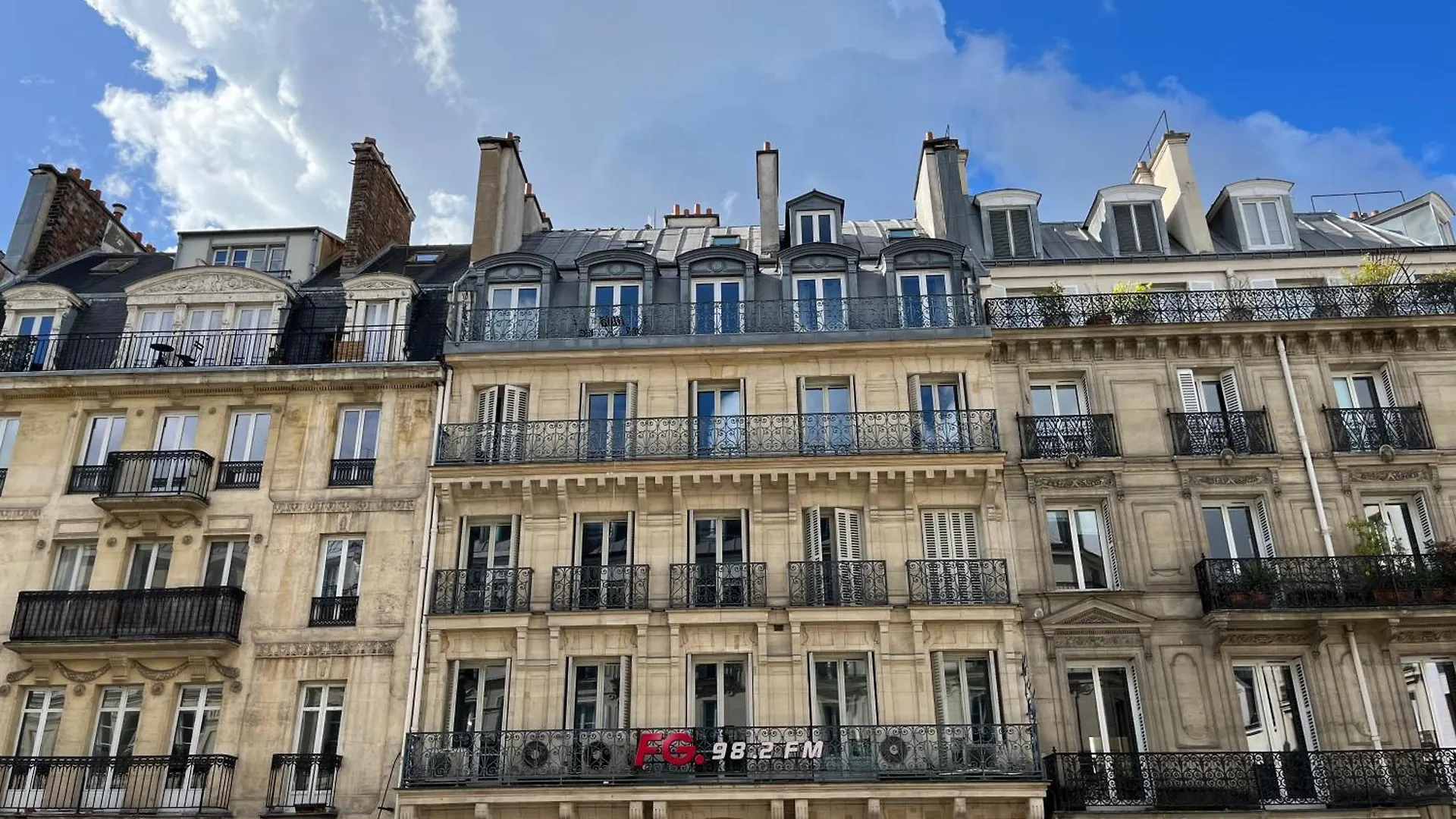 Central & Functional Apartment At Chatelet Paris